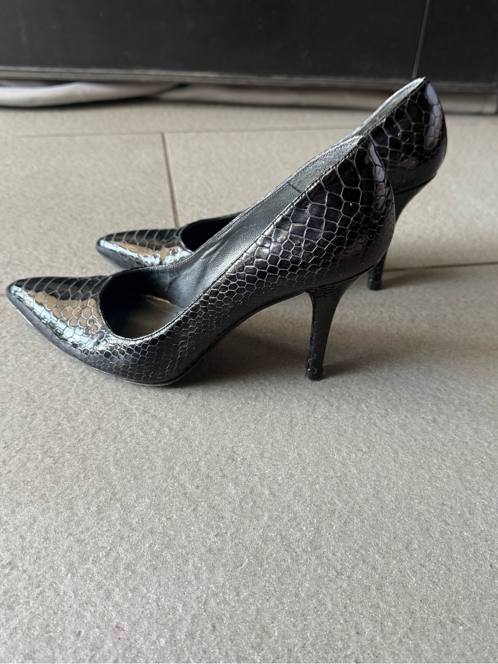 Stuart Weitzman Black Snakeskin Embossed Pointed Toe Pumps - 6.5M